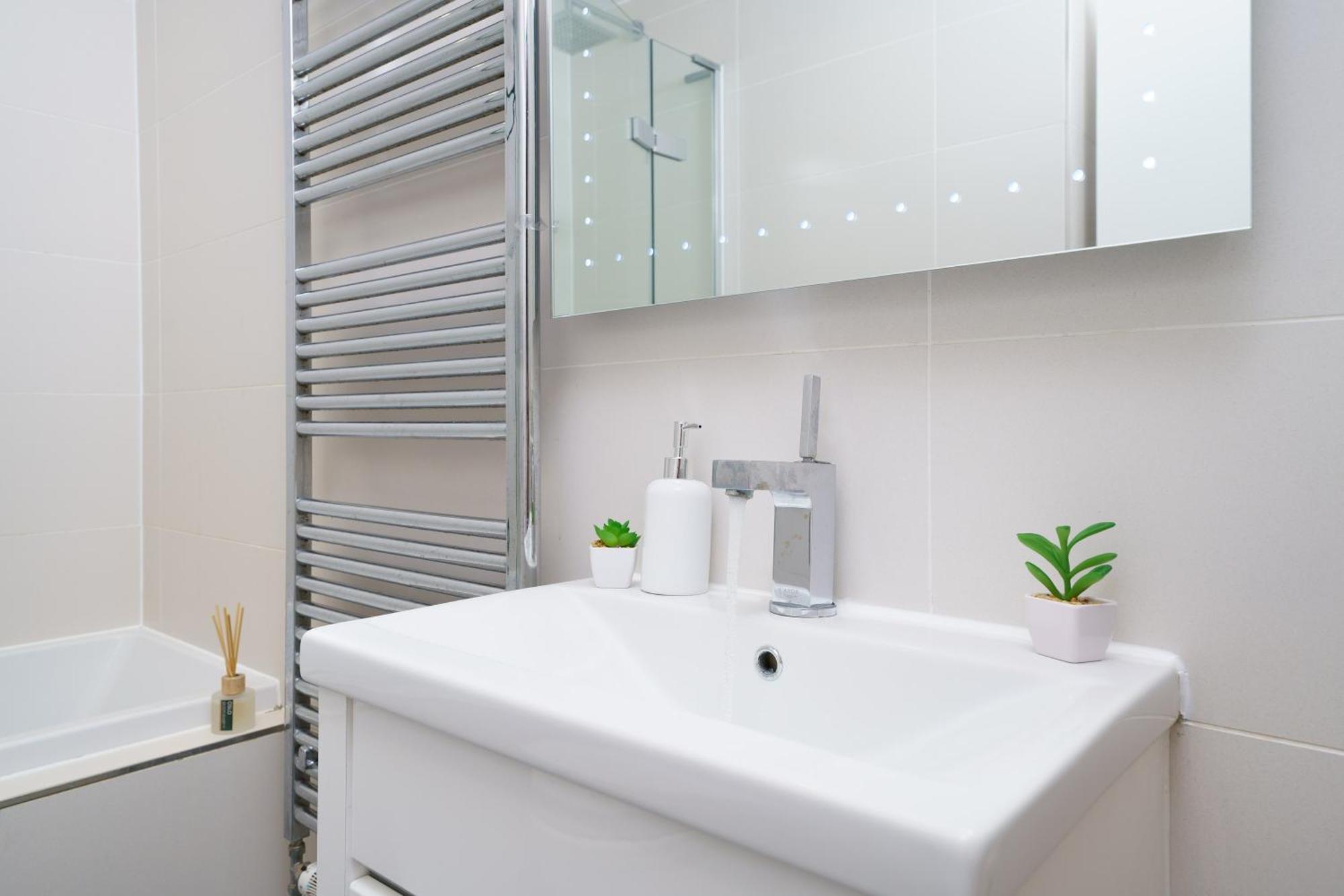 En-Suite Room In Zone 1 Londra Esterno foto